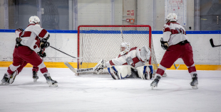 Uz oriģinālā izmēra laukumiem aizvadīti pirmie 3 pret 3 ledus treniņi