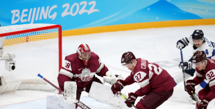 Latvija hokeja izlase sīvā cīņā atzīst Somijas pārākumu