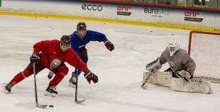 Latvijas U-20 nacionālās izlases kandidāti aizvada pirmo ledus treniņu