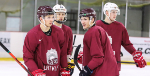 FOTO: Latvijas U-20 hokeja izlases treniņš