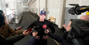 FOTO: Merzļikins un Latvijas hokeja izlases treniņš