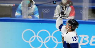 Latvija hokeja izlase sīvā cīņā atzīst Somijas pārākumu