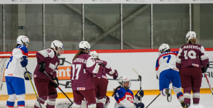 Latvijas sieviešu izlase Pasaules čempionāta atklāšanas mačā piekāpjas Slovākijai