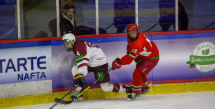 Latvijas U-18 izlase vēl vienā ilgstošā bullīšu sērijā svin uzvaru pār Baltkrieviju