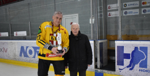 FOTO: Veterānu čempionāta uzvarētāju apbalvošana 