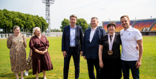 Latvijas hokeja izlase saņem solītās biļetes uz Dziesmu un Deju svētkiem