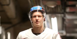 Latvijas hokejisti sīvā cīņā piekāpjas Slovākijas komandai