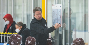 FOTO: Latvijas hokeja izlase gatavojas Pekinas olimpiskajām spēlēm