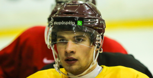 FOTO: U-20 izlases pirmdienas ledus treniņš "Volvo" ledus hallē 