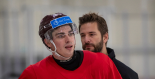 FOTO: Latvijas izlase pilnā sastāvā "slīpē" vairākumu
