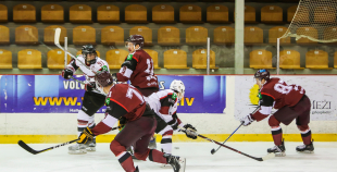 Latvijas nacionālā izlase treniņspēlē uzveic Latvijas U-18 valstsvienību