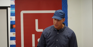 FOTO: Hokeja speciālists Šons Skiners uzstājas seminārā Latvijā!