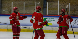 Latvijas U-18 izlase vēl vienā ilgstošā bullīšu sērijā svin uzvaru pār Baltkrieviju