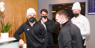 FOTO: Latvijas hokeja izlases dodas uz Pekinas olimpiskajām spēlēm