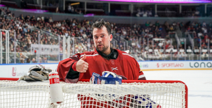 Hokeja leģendu spēles pamatlaiks noslēdzas ar draudzīgu neizšķirtu