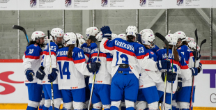 Latvijas sieviešu izlase Pasaules čempionāta atklāšanas mačā piekāpjas Slovākijai