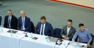 LHF rīkoto Vecāku asambleju apmeklē interesenti ļoti kuplā skaitā