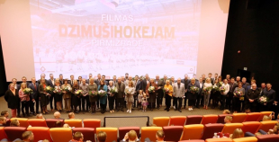 FOTO: “Dzimuši Hokejam” filmas prezentācija “Akropole” kinoteātrī