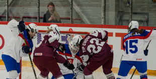 Latvijas sieviešu izlase Pasaules čempionāta atklāšanas mačā piekāpjas Slovākijai