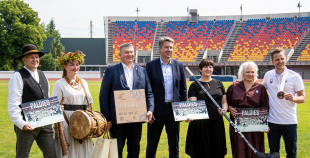 Latvijas hokeja izlase saņem solītās biļetes uz Dziesmu un Deju svētkiem
