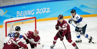 Latvija hokeja izlase sīvā cīņā atzīst Somijas pārākumu