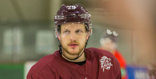 Hārtlija vadībā Latvijas valstsvienība aizvada treniņu; nosaukts arī izlases kapteinis turnīram Minskā