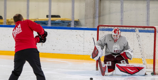 FOTO: Latvijas izlase pilnā sastāvā "slīpē" vairākumu