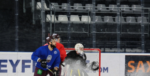 FOTO: Latvijas izlases treniņš Seržī ledus arēnā 