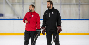 FOTO: Latvijas izlase pilnā sastāvā "slīpē" vairākumu