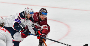 Latvijas hokeja izlase Bratislavas Ziemassvētku turnīru sāk ar uzvaru