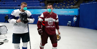 Latvija hokeja izlase sīvā cīņā atzīst Somijas pārākumu