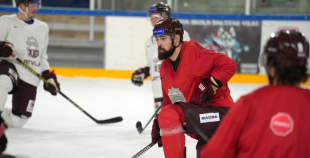 FOTO: Merzļikins un Latvijas hokeja izlases treniņš