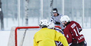 Ar aizraujošiem mačiem noslēdzies Rīgas atklātais skolu čempionāts