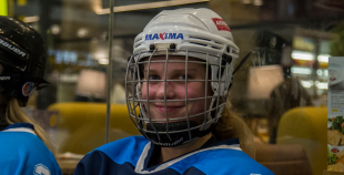 Vakar tika aizvadīta pirmā "Optibet" Baltijas sieviešu hokeja čempionāta spēle starp SHK "Laima" un "L&L Hope"