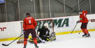 Piektdienas treniņā izlases rindas papildina vairāki līderi