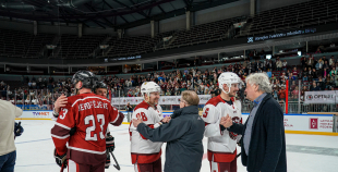 Hokeja leģendu spēles pamatlaiks noslēdzas ar draudzīgu neizšķirtu