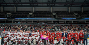 Hokeja leģendu spēles pamatlaiks noslēdzas ar draudzīgu neizšķirtu