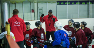 FOTO: Latvijas U-20 izlase uzsāk treniņnometni pirms pasaules čempionāta Francijā 