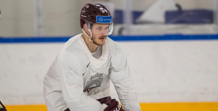 FOTO: Latvijas izlase pilnā sastāvā "slīpē" vairākumu