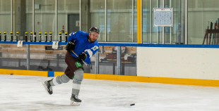 FOTO: Latvijas hokeja izlase gatavojas Pekinas olimpiskajām spēlēm