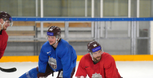 FOTO: Merzļikins un Latvijas hokeja izlases treniņš