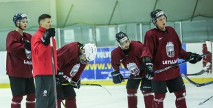 FOTO: Latvijas U-20 izlase uzsāk treniņnometni pirms pasaules čempionāta Francijā 