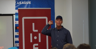 FOTO: Hokeja speciālists Šons Skiners uzstājas seminārā Latvijā!