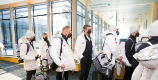 FOTO: Latvijas hokeja izlases dodas uz Pekinas olimpiskajām spēlēm