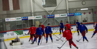 Latvijas U-20 nacionālās izlases kandidāti aizvada pirmo ledus treniņu