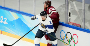 Latvija hokeja izlase sīvā cīņā atzīst Somijas pārākumu