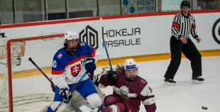 Latvijas sieviešu izlase Pasaules čempionāta atklāšanas mačā piekāpjas Slovākijai