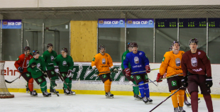 FOTO: Latvijas hokeja izlase aizvada pirmo treniņu gatavojoties pasaules čempionātam
