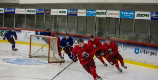 Latvijas U-20 nacionālās izlases kandidāti aizvada pirmo ledus treniņu