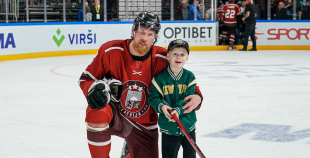 Hokeja leģendu spēles pamatlaiks noslēdzas ar draudzīgu neizšķirtu